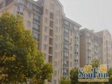 精装修带阁楼,阁楼可以住人,带地暖,空调