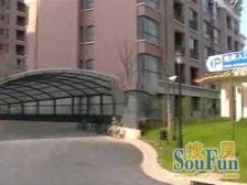 此房小区位置好,下叠别墅,精装修