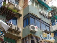 新上底楼一房,近轨交真光站,小区花园位置。