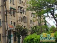 电梯费已交,走流程中,出门14号地*铁,精装修,前后无遮挡