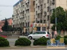 东边套全明、商品房、一梯两户、中间楼层,不靠路,不靠外环!