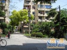 中间楼层边套一房,前后无遮挡采光视野好,诚意出售佣1金壹哥点