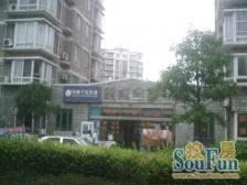 中间位置电梯中间楼层边套全明三房,二期房龄,近地铁