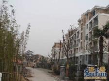 近地铁 无抵押,满五 ,带老人房送车位,送前后花园