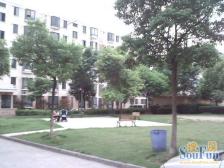 大三房 小区中位置,拎包入住,很诚意出售