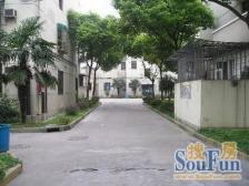 中间楼层,地铁口近在咫尺,南北两房,业主诚售价可谈