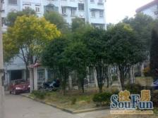 中间楼层,地铁口近在咫尺,南北两房,业主诚售价可谈