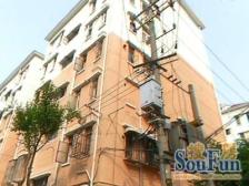 1楼带天井南北两房,客厅有阳台,5年内没有小孩上学