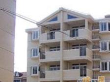 带小院 精装修 出门地铁 海底捞