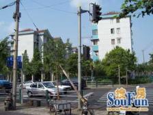 控江路1200弄+带阁楼+有窗户+楼层好+近地铁