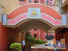 此房是小区正规的两房两厅,厨房卫生间全明有窗户