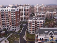 新上房型、刚需守选+三大商场环伺