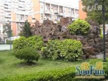 精装修两室两厅带花园