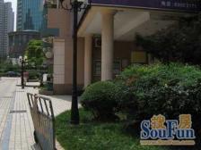 电梯房,主卧朝南,小区中心位置,交通便利