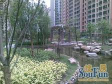 电梯房,二梯四户,近地铁,小区入口附近,带车位,钥匙房