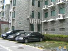 一梯三户,卧室光线充足。适合小夫妻居住。