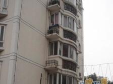 好赞好房,位置安静,带固定车位,飞机户型,得房相当高!