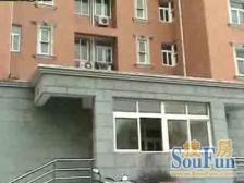 此房满五税费低,全明户型,方正通透,近地铁,精装。