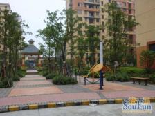 精装修。中央空调带地暖 电梯6楼采光好。