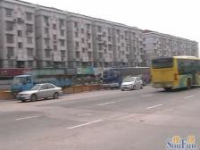 一楼带院 出门乘地铁 满5V1 3年20W精装修