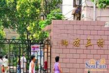 厨卫朝北,小区景观位置,主卧朝南,小区中心位置