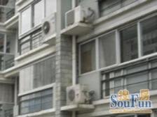 85.6%得房率,4米宽厅,正对小区花园的商品房,采光好