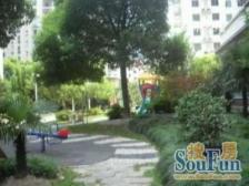 此房满五年税少,三年前精装修,售卖意愿高,看房方便