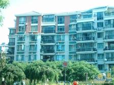 电梯房,主卧朝南,小区中心位置,精装修,诚意出售