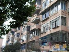 此房是满五年,双南两房,小区中间位置,诚意出售