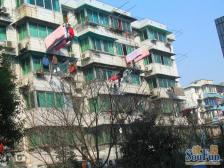 小区中心位置,得房率高,主卧朝南,房型正气