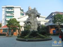 一梯两户,大两房,小区中心位置,装修齐全