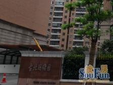 精装修,小区中心位置,主卧朝南,独立电梯,采光充足