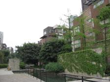 溯源居精装顶跃,户型方正,全明格局,东西通透中庭。