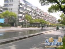 电梯房,交通便利,近商圈,精装修