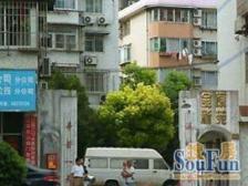 大两房,交通便利,小区中心位置,得房率高,房型正气