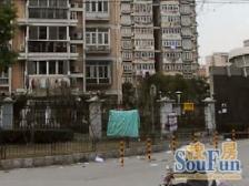 电梯全明三房,正对小区中间花园,岚皋路站200米,看房随时