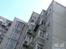 固定车位电梯沟通中,六号线800米顶楼复式大四房