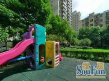 新上顶楼复式,带露台,阁楼的房子,近地铁,随时看房