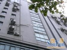 不靠近马路,一门关,小区中心位置,大两房