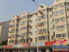 带储藏间,带阁楼,楼上楼下一样大,中间位置,采光好