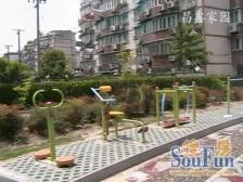 小区中心位置,主卧朝南,得房率高,装修齐全