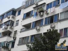 2000年商品房,顶复,楼上66平不上产证,含独立自行库