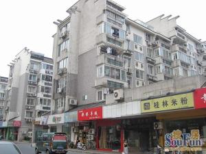 文一街精装修,中间楼层,旁边墅园,配套成熟且丰富