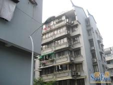 柳浪新苑新出精装2房1厅双卫光线不错主卧朝南带阳台诚心出售