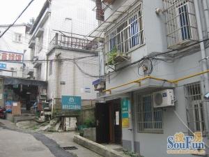 总价低,自住装修,材料环保,loft式的阁楼平台