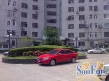 电梯房,主卧朝南,环境优美,精装修,诚意出售