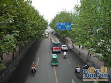 房屋电梯三房精装修.业主诚心出售。