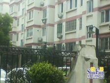 诚售护城河畔环城河步道旁,中间楼层,采光无遮挡,看房都方便