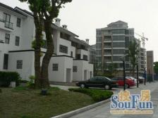 中房观湖国际 南向通透 送车位物业 保养好 小区环境好 急售