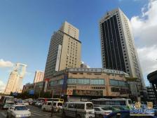 新上&#x2B;内环内&#x2B;苏州河边&#x2B;高区楼层&#x2B;全南三房&#x2B;自带泳池健身会所